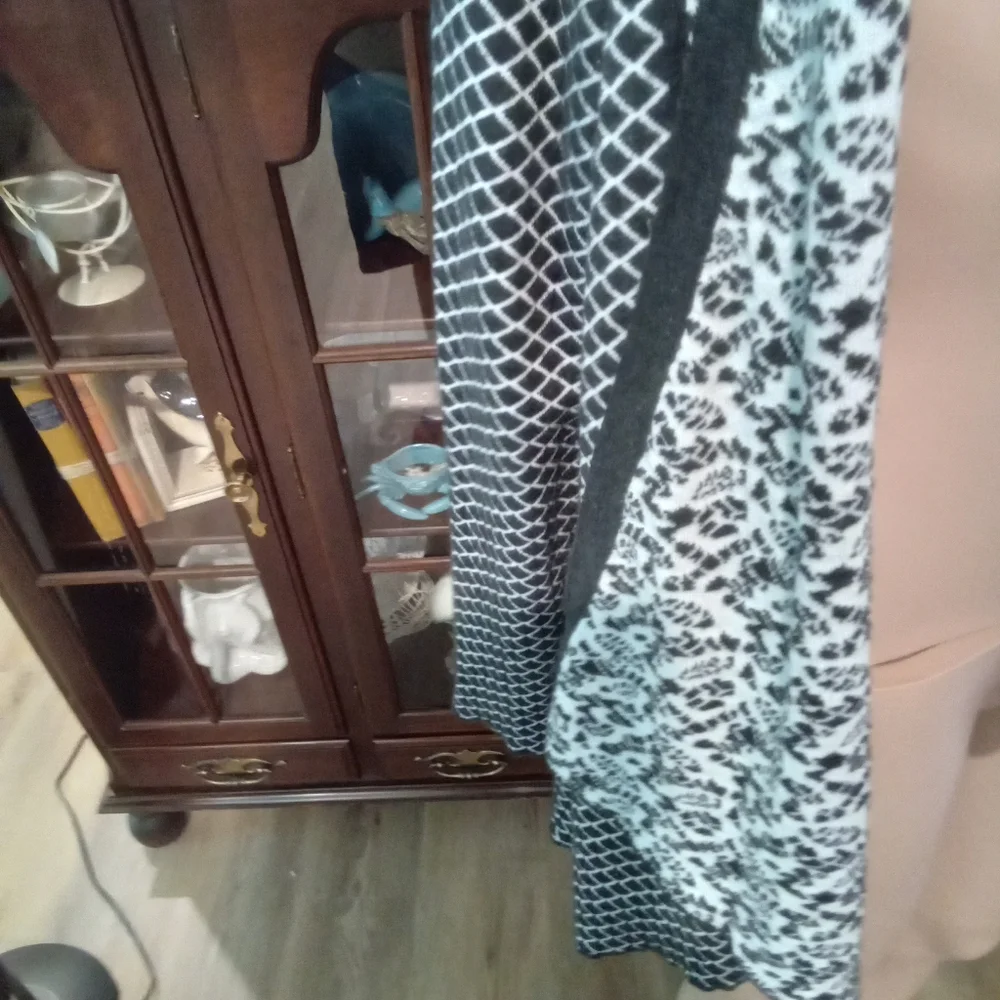 2-$10... Belldini Sz XL Black and White Patterned Open Front Waterfall Cardigan